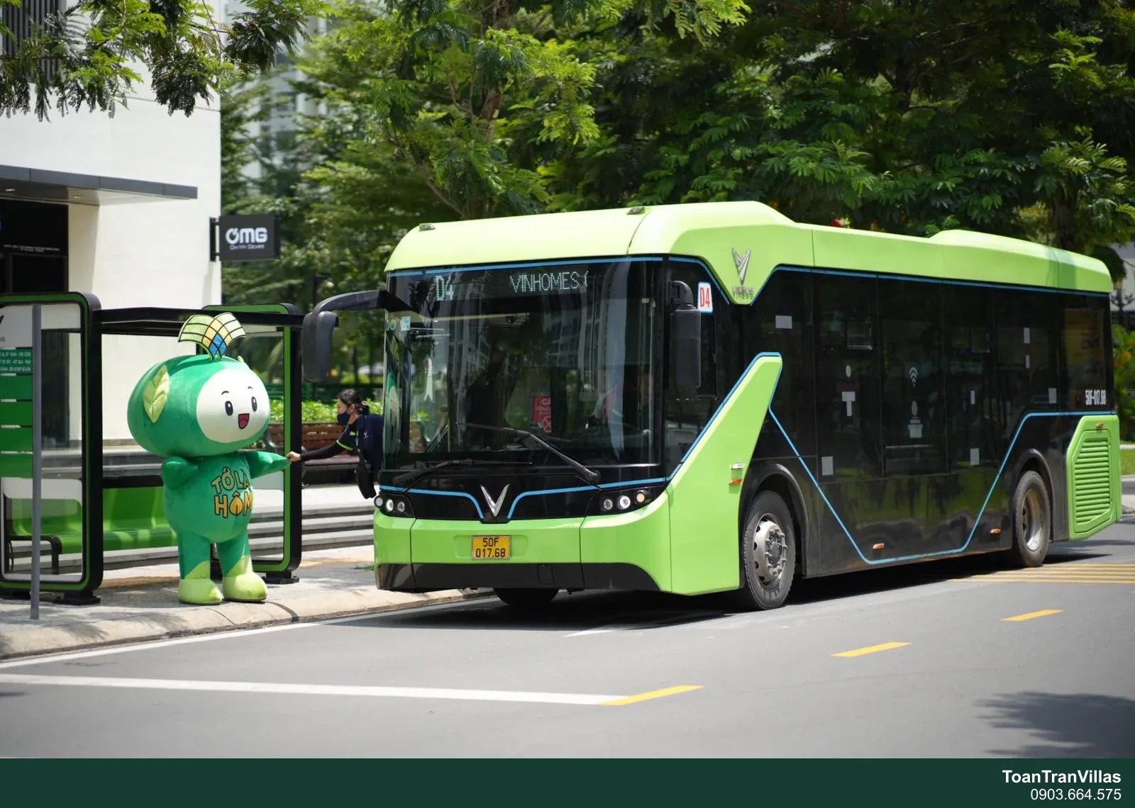 Xe buýt điện VinBus trong Vinhomes Grand Park