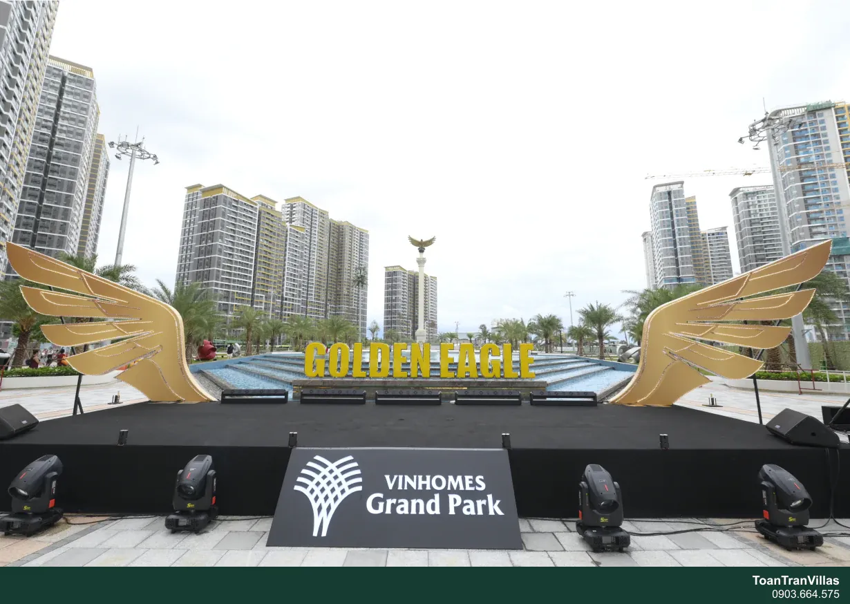 Quảng trường Golden Eagle, Vinhomes Grand Park