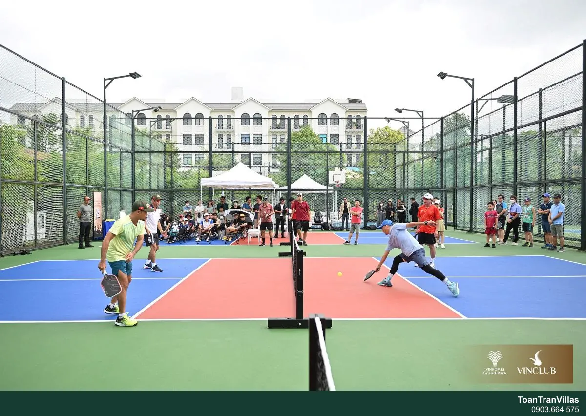 Cư dân chơi pickleball, Vinhomes Grand Park