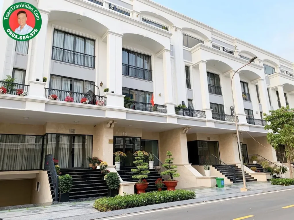 Nhà phố góc · góc 2 mặt tiền · 189 m² · Đông Nam Vạn Phúc
