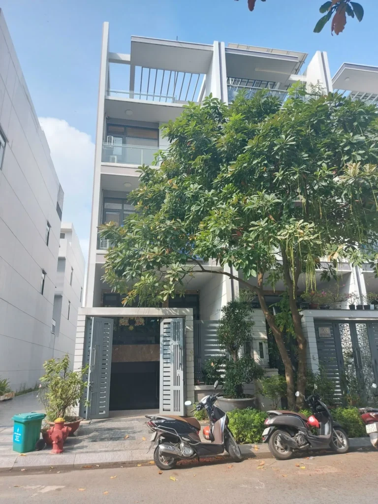 Nhà phố góc · góc 2 mặt tiền · 150 m² · Vạn Phúc 1
