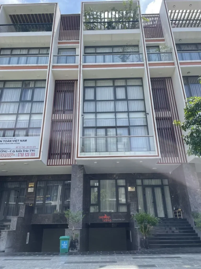 Nhà phố góc · góc 2 mặt tiền · 172 m² · Vạn Phúc 1