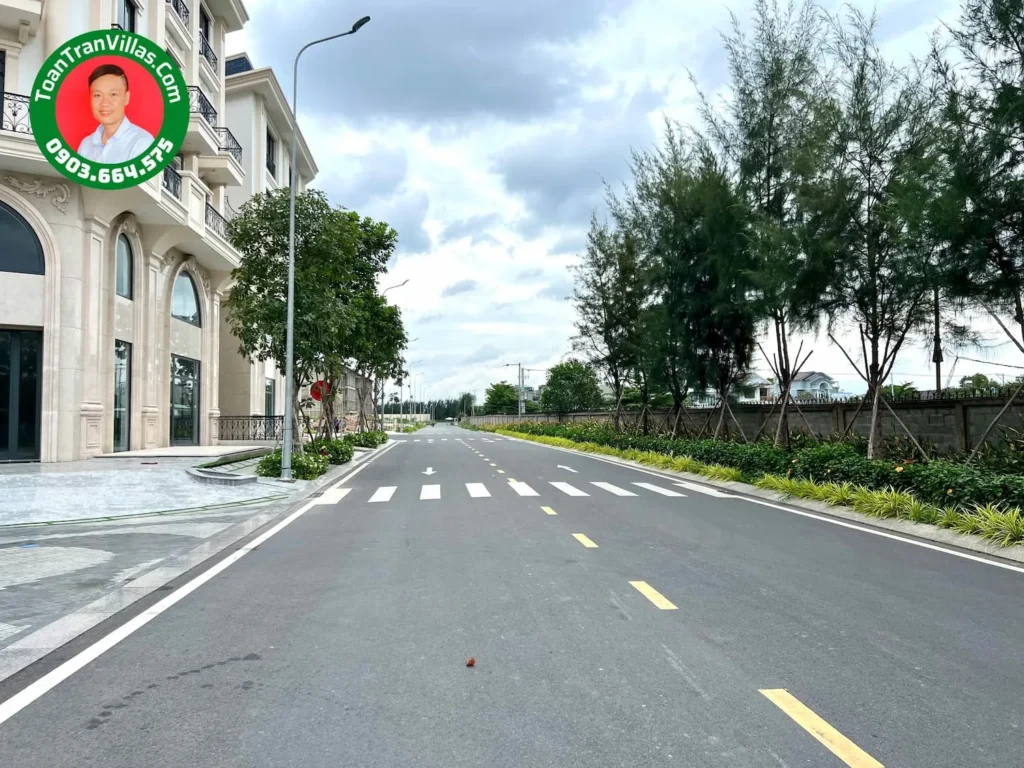 Shophouse · mặt tiền · thô · 140 m² · Royal Vạn Phúc