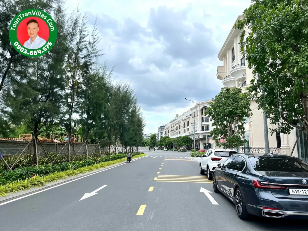 Shophouse · mặt tiền · thô · 140 m² · Royal Vạn Phúc